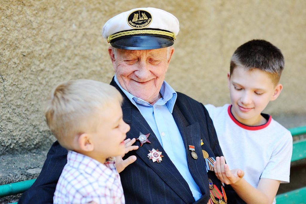grandchildren-and-grandparent-wearing-navy-hat